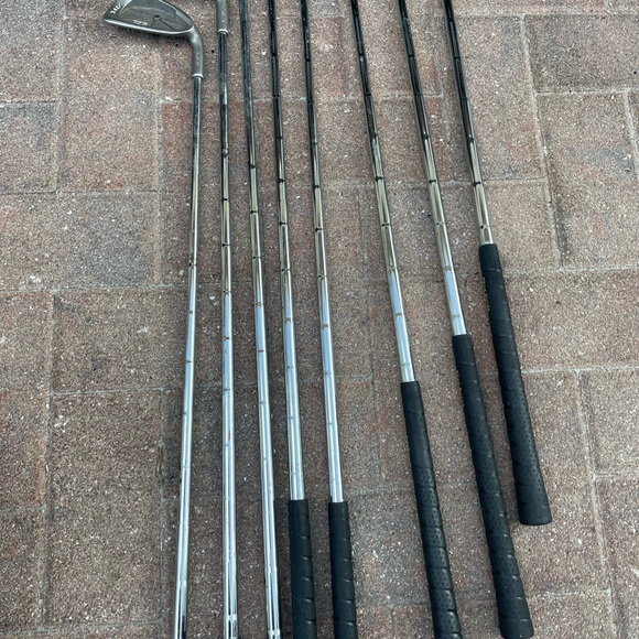 Golf clubs TZIII iron set 8 pc in right handed 
Steel shafts - Picture 8 of 9